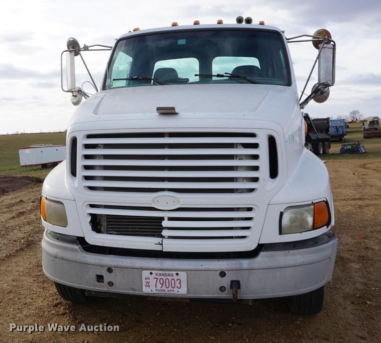 image for item DB0262 2000 Sterling A9500 semi truck