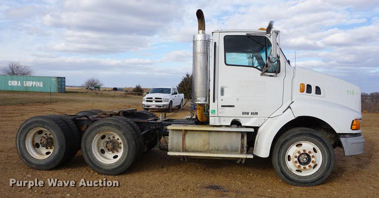 image for item DB0262 2000 Sterling A9500 semi truck