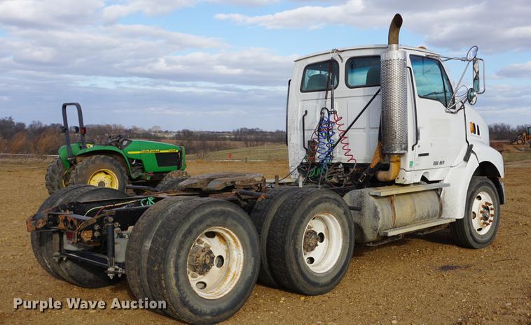 image for item DB0262 2000 Sterling A9500 semi truck