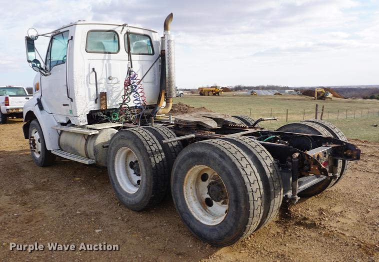 image for item DB0262 2000 Sterling A9500 semi truck