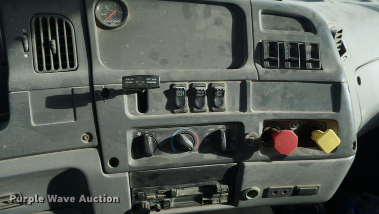 image for item DB0262 2000 Sterling A9500 semi truck