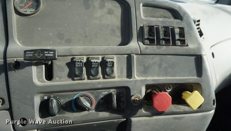 image for item DB0262 2000 Sterling A9500 semi truck