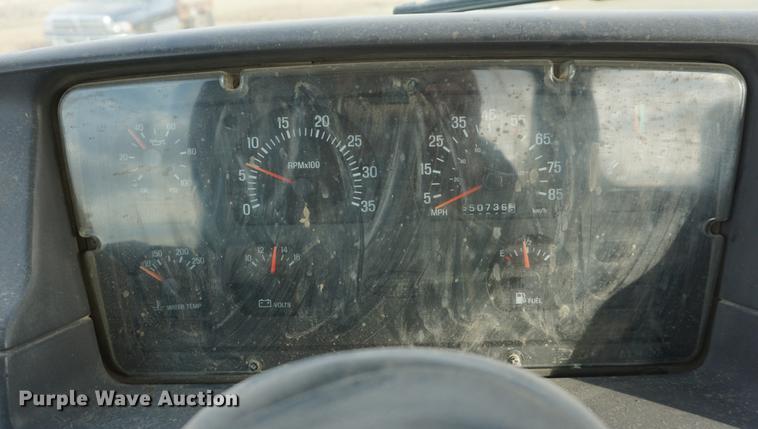 image for item DB0262 2000 Sterling A9500 semi truck