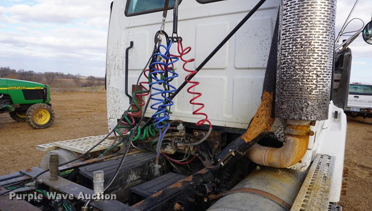 image for item DB0262 2000 Sterling A9500 semi truck