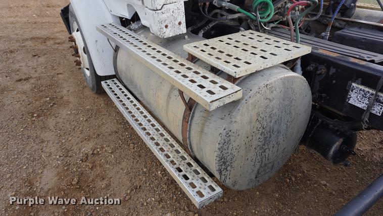 image for item DB0262 2000 Sterling A9500 semi truck