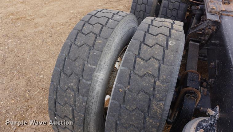 image for item DB0262 2000 Sterling A9500 semi truck