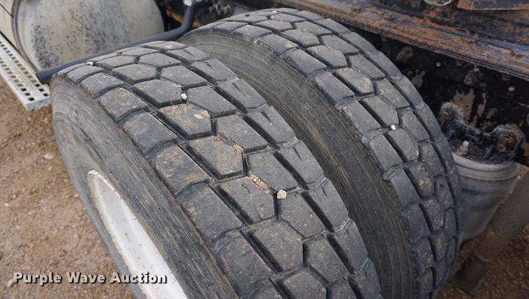 image for item DB0262 2000 Sterling A9500 semi truck