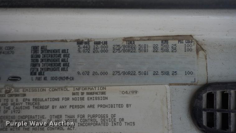 image for item DB0262 2000 Sterling A9500 semi truck