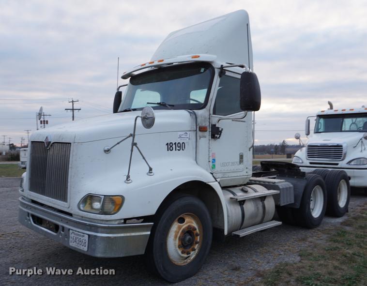 image for item DB0282 2005 International 9200i semi truck