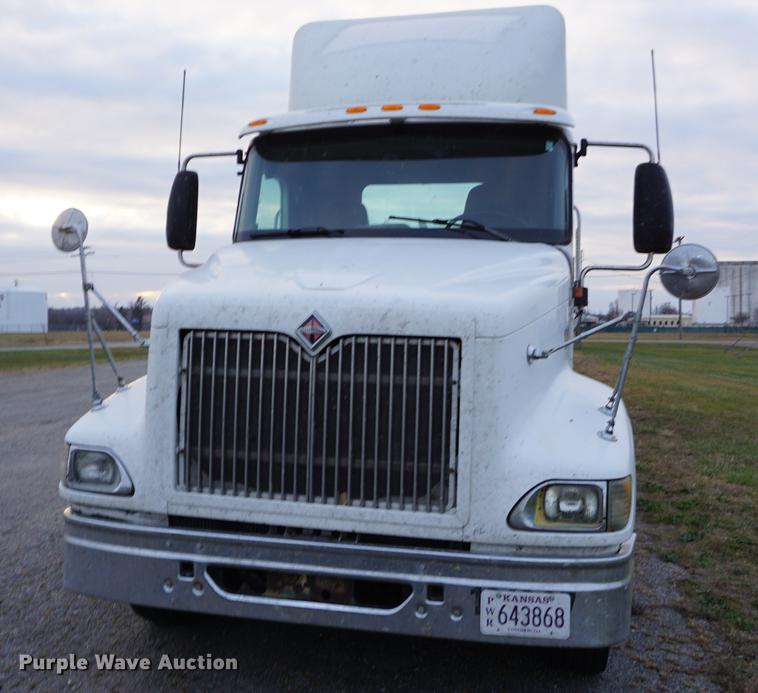 image for item DB0282 2005 International 9200i semi truck
