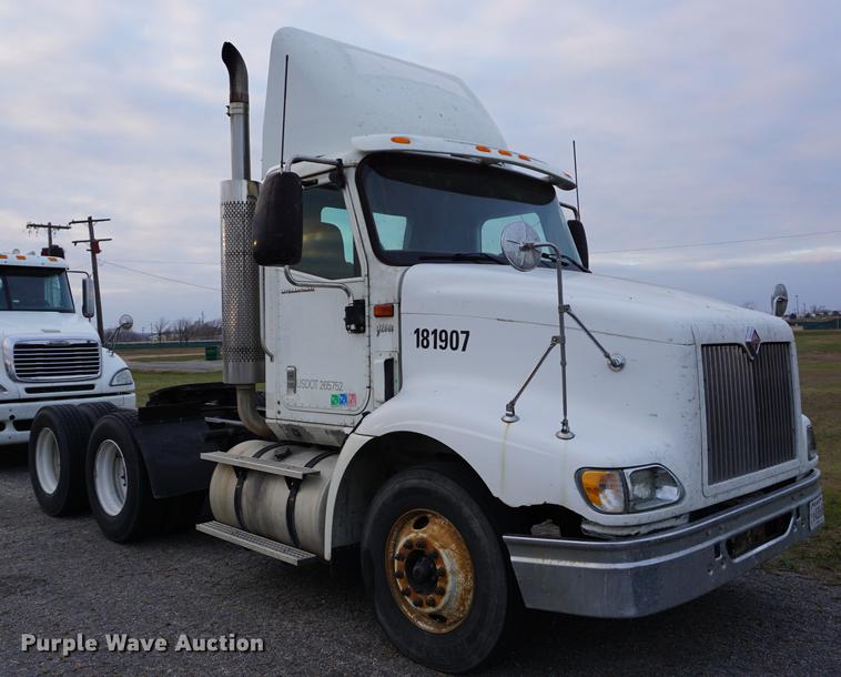 image for item DB0282 2005 International 9200i semi truck