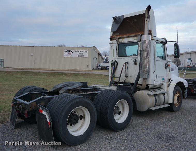image for item DB0282 2005 International 9200i semi truck