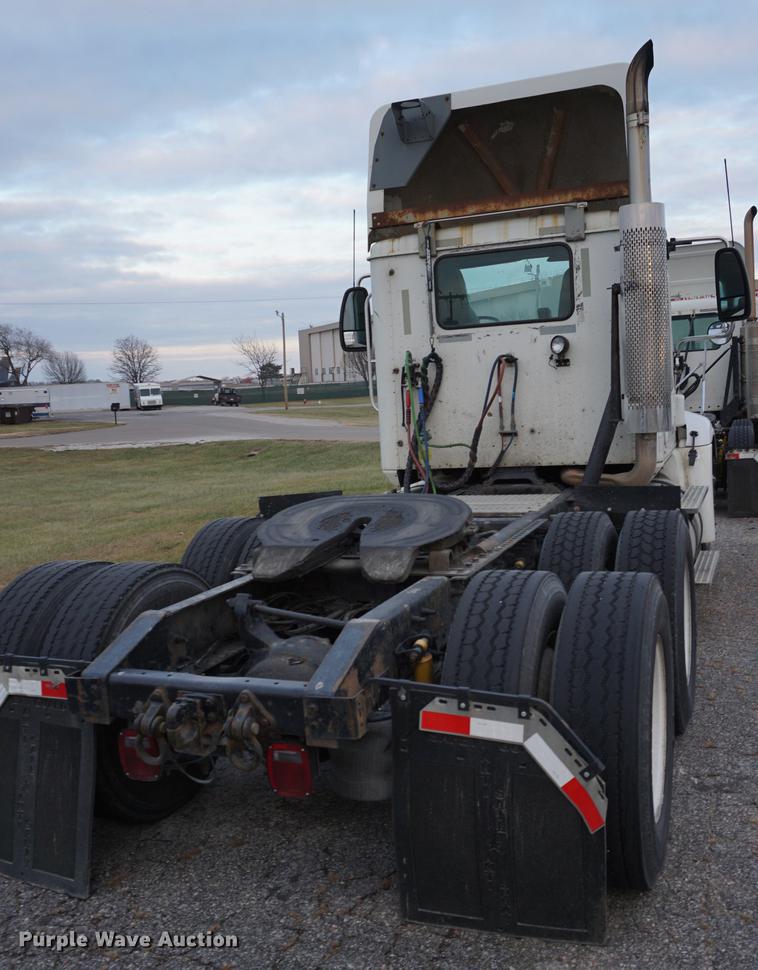 image for item DB0282 2005 International 9200i semi truck