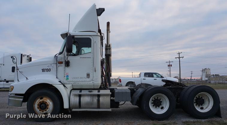 image for item DB0282 2005 International 9200i semi truck