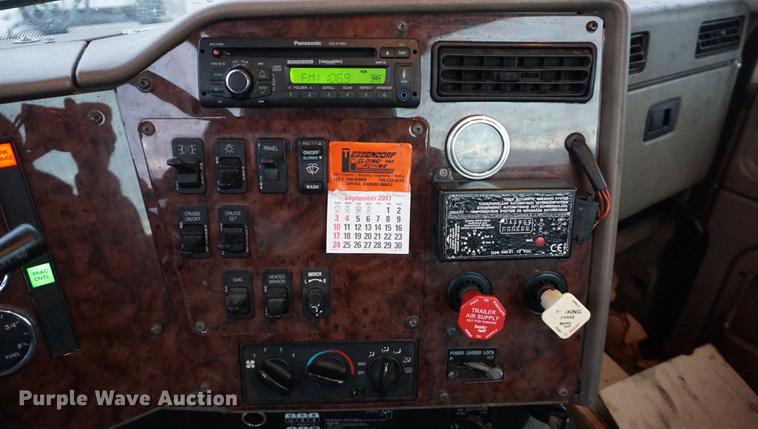 image for item DB0282 2005 International 9200i semi truck