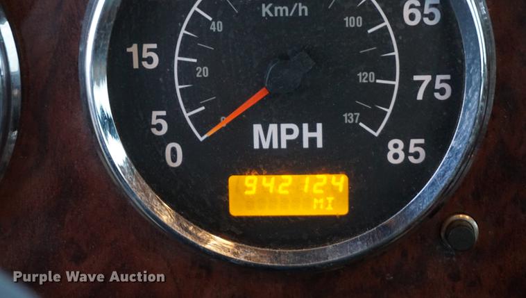 image for item DB0282 2005 International 9200i semi truck