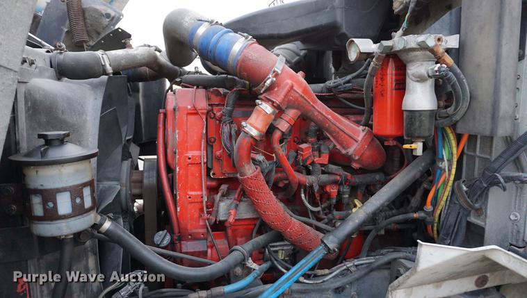 image for item DB0282 2005 International 9200i semi truck