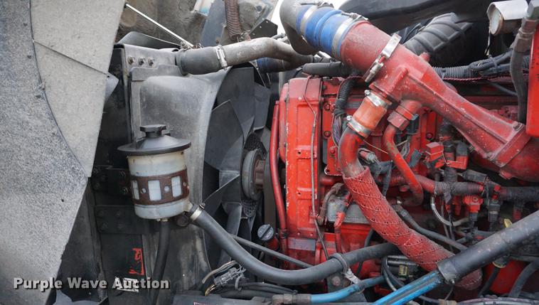 image for item DB0282 2005 International 9200i semi truck