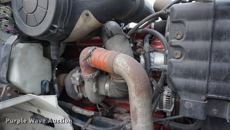 image for item DB0282 2005 International 9200i semi truck