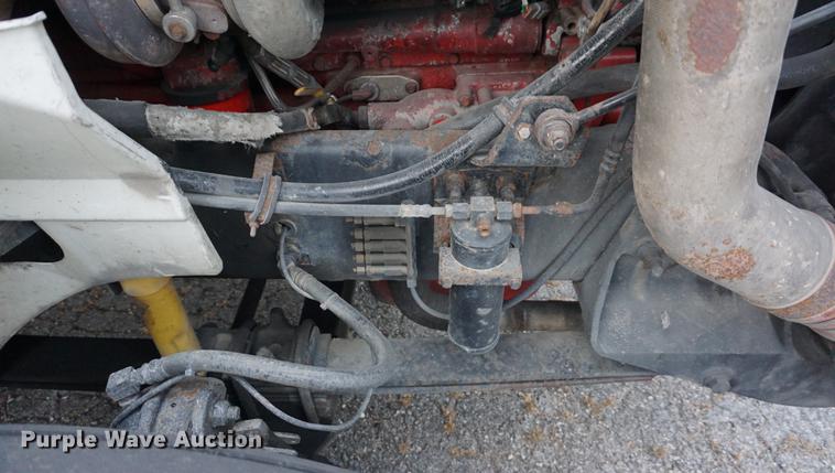 image for item DB0282 2005 International 9200i semi truck