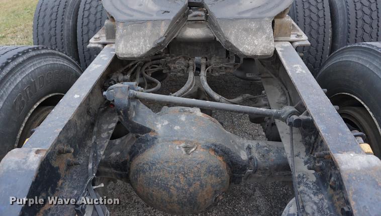 image for item DB0282 2005 International 9200i semi truck