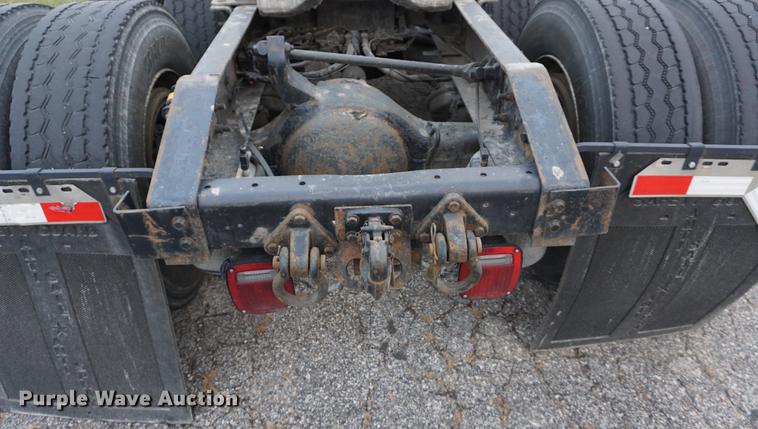 image for item DB0282 2005 International 9200i semi truck