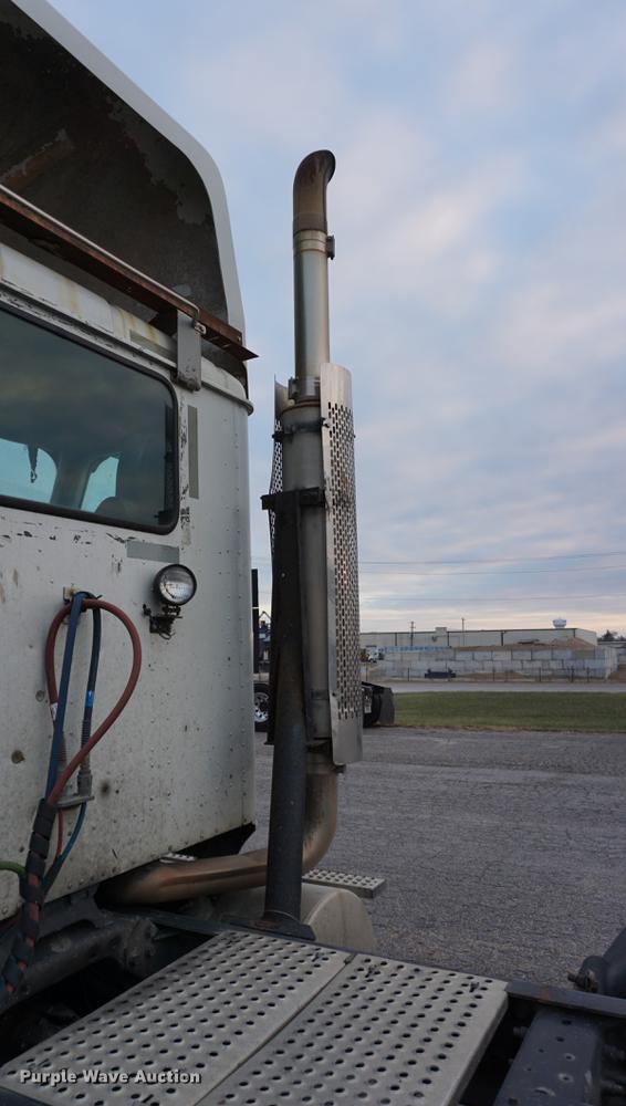 image for item DB0282 2005 International 9200i semi truck