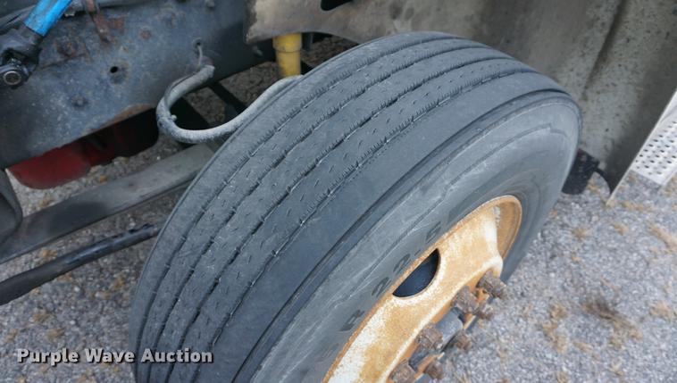 image for item DB0282 2005 International 9200i semi truck