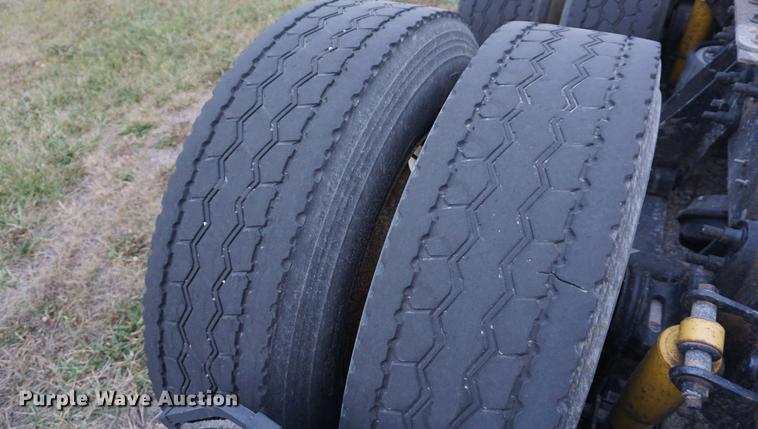 image for item DB0282 2005 International 9200i semi truck