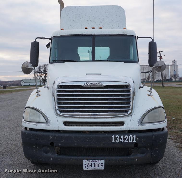image for item DB0283 2008 Freightliner Columbia semi truck