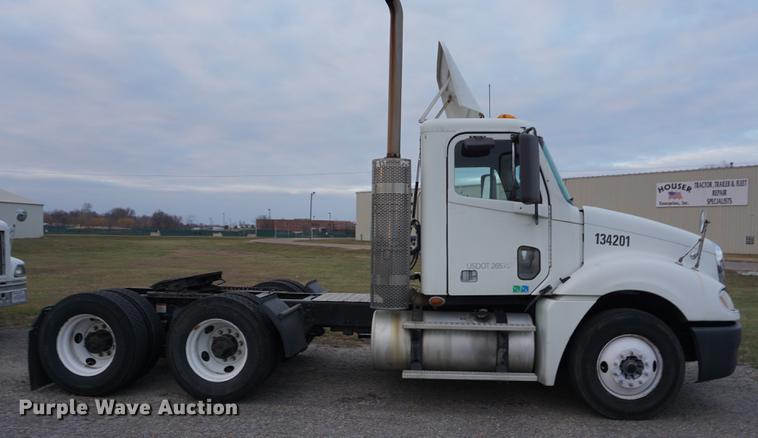 image for item DB0283 2008 Freightliner Columbia semi truck