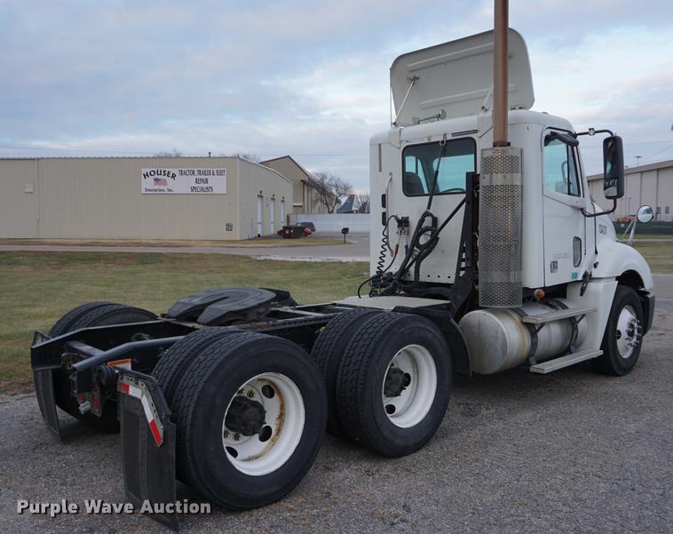image for item DB0283 2008 Freightliner Columbia semi truck