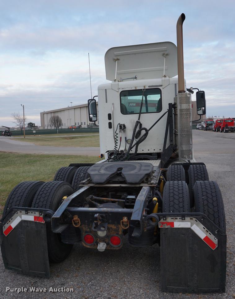image for item DB0283 2008 Freightliner Columbia semi truck