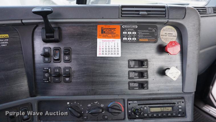 image for item DB0283 2008 Freightliner Columbia semi truck