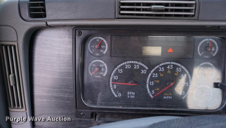 image for item DB0283 2008 Freightliner Columbia semi truck