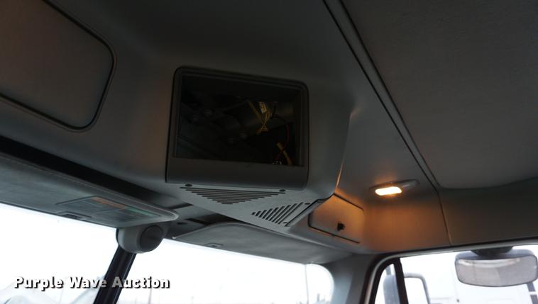 image for item DB0283 2008 Freightliner Columbia semi truck