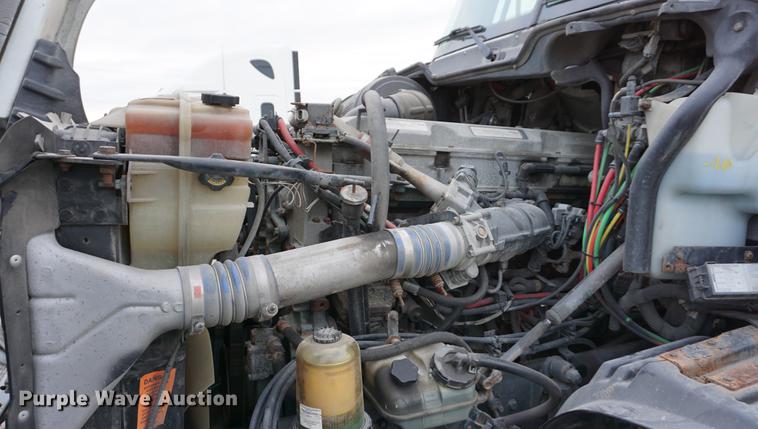 image for item DB0283 2008 Freightliner Columbia semi truck