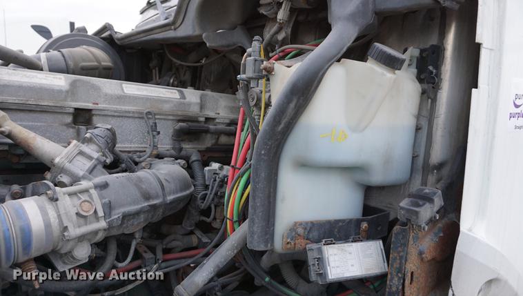 image for item DB0283 2008 Freightliner Columbia semi truck