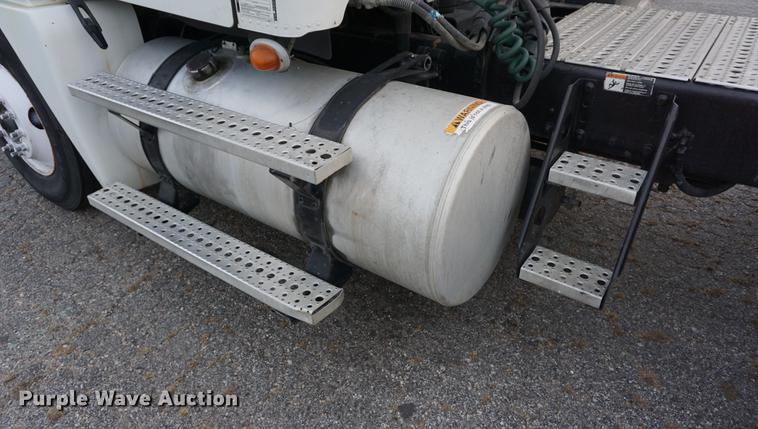 image for item DB0283 2008 Freightliner Columbia semi truck