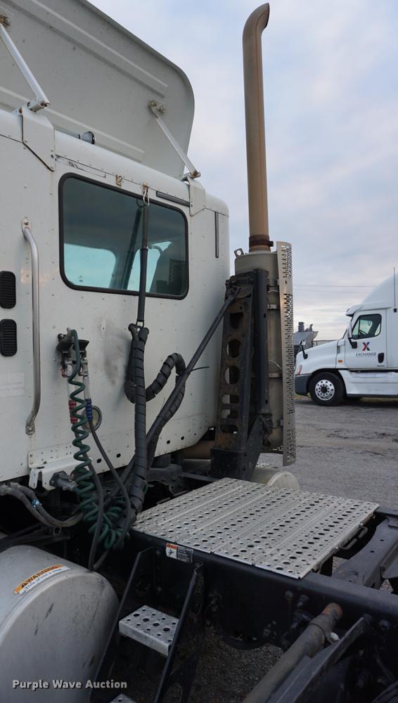 image for item DB0283 2008 Freightliner Columbia semi truck