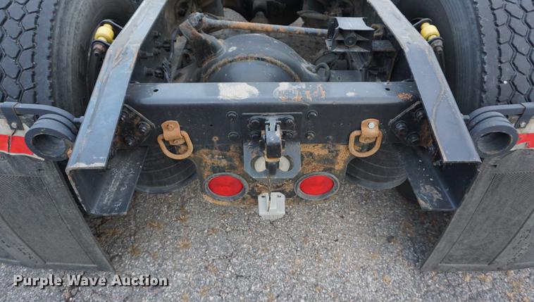 image for item DB0283 2008 Freightliner Columbia semi truck