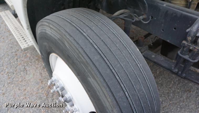 image for item DB0283 2008 Freightliner Columbia semi truck