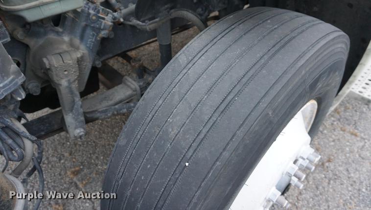 image for item DB0283 2008 Freightliner Columbia semi truck