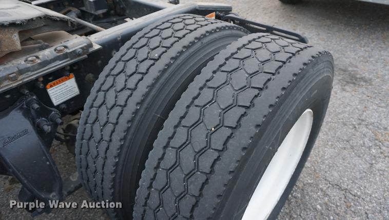 image for item DB0283 2008 Freightliner Columbia semi truck