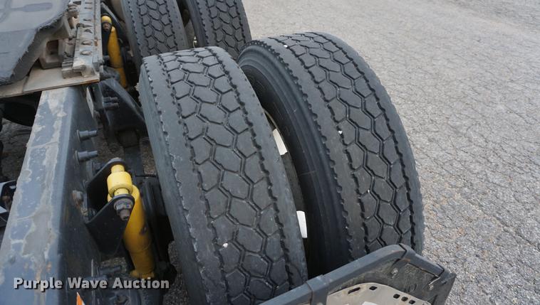 image for item DB0283 2008 Freightliner Columbia semi truck