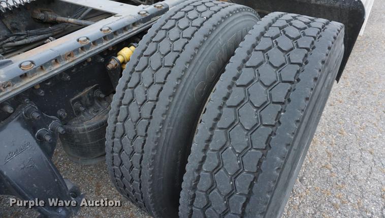 image for item DB0283 2008 Freightliner Columbia semi truck