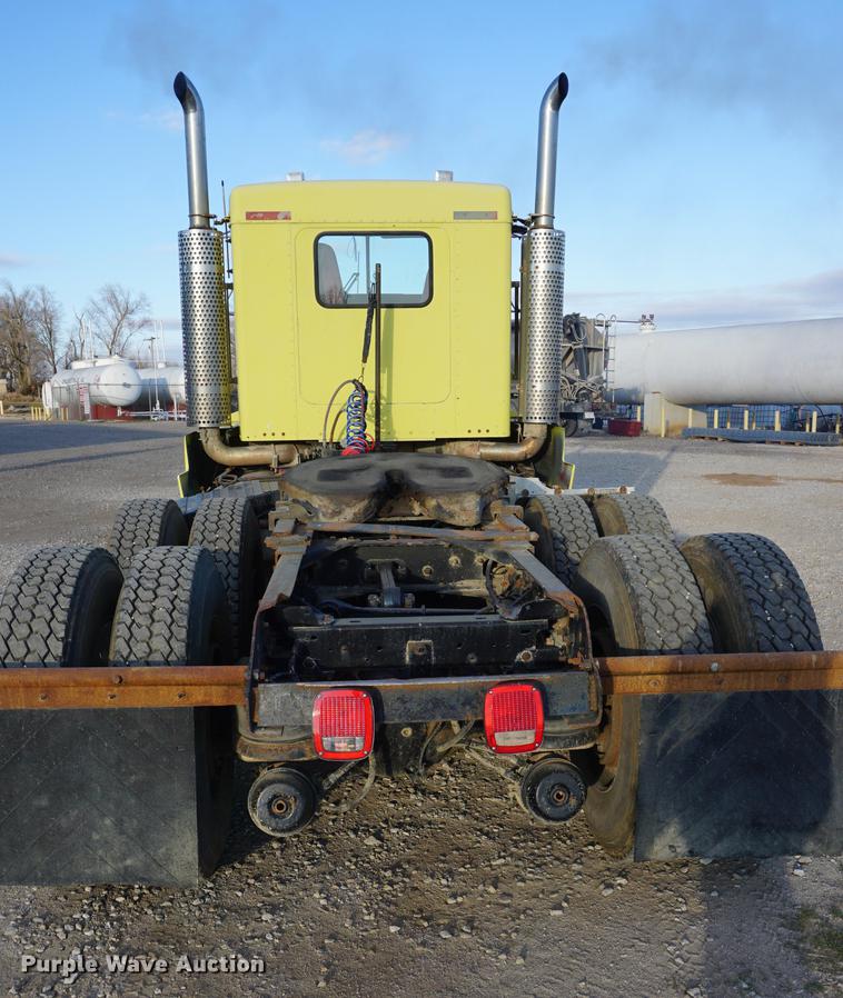 image for item DB0296 1986 Kenworth T600 semi truck