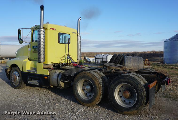 image for item DB0296 1986 Kenworth T600 semi truck