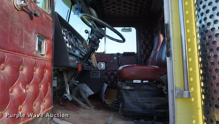 image for item DB0296 1986 Kenworth T600 semi truck