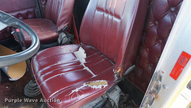 image for item DB0296 1986 Kenworth T600 semi truck